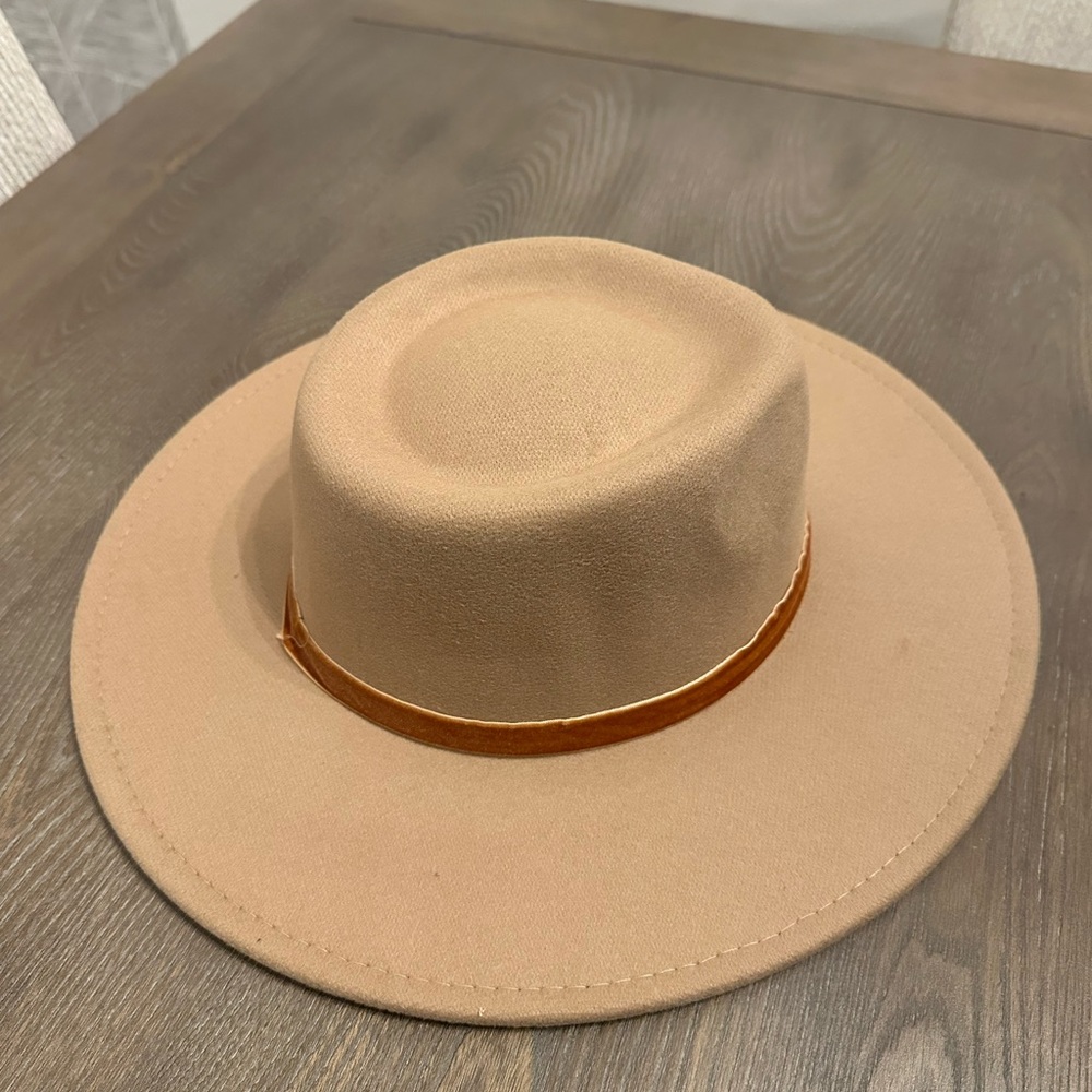 Women’s Boutique Fedora Tan Hat M/L with Brown Strap